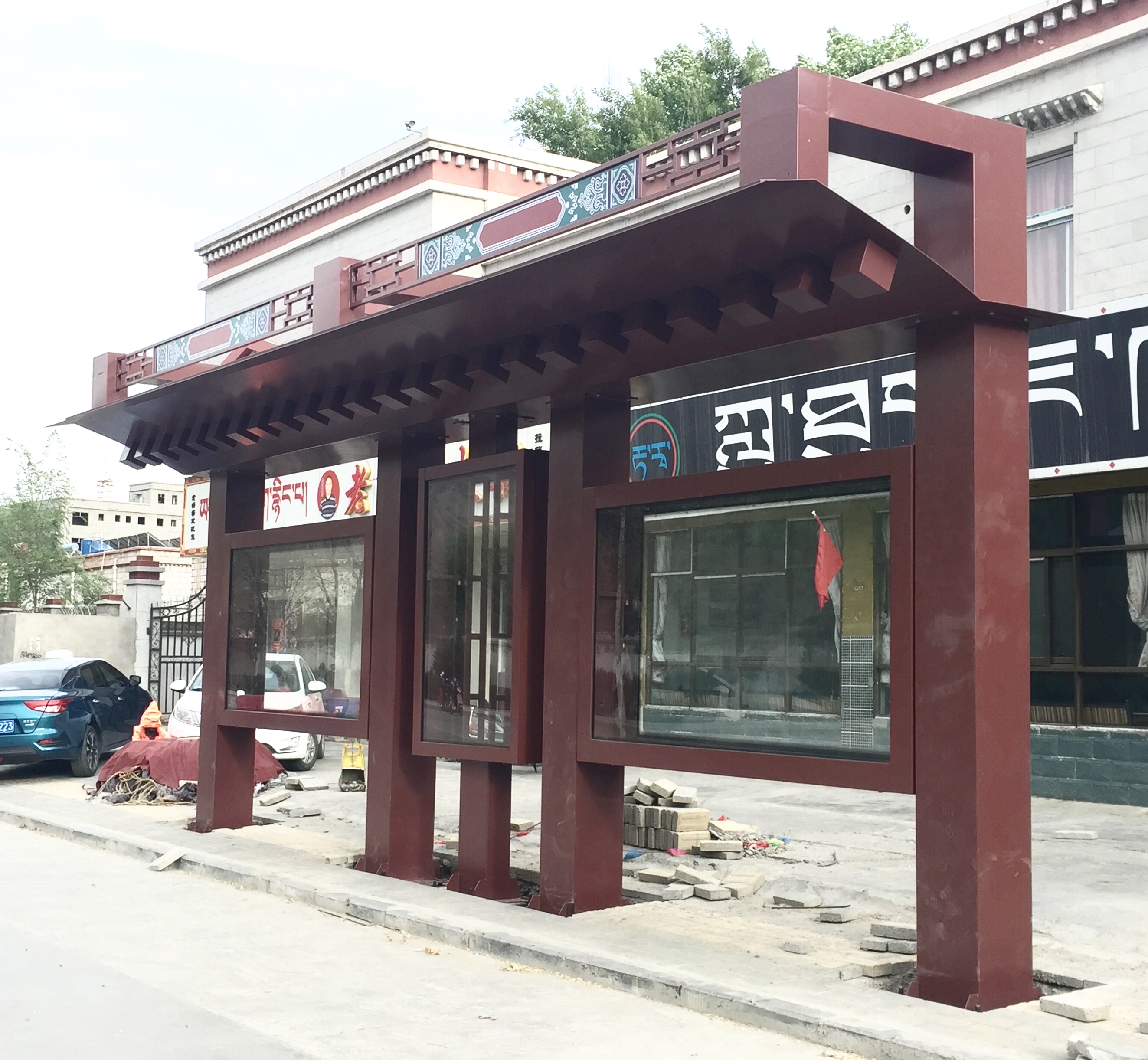 【鑫泰來(lái)候車(chē)亭】西藏拉薩市公交站亭投入使用