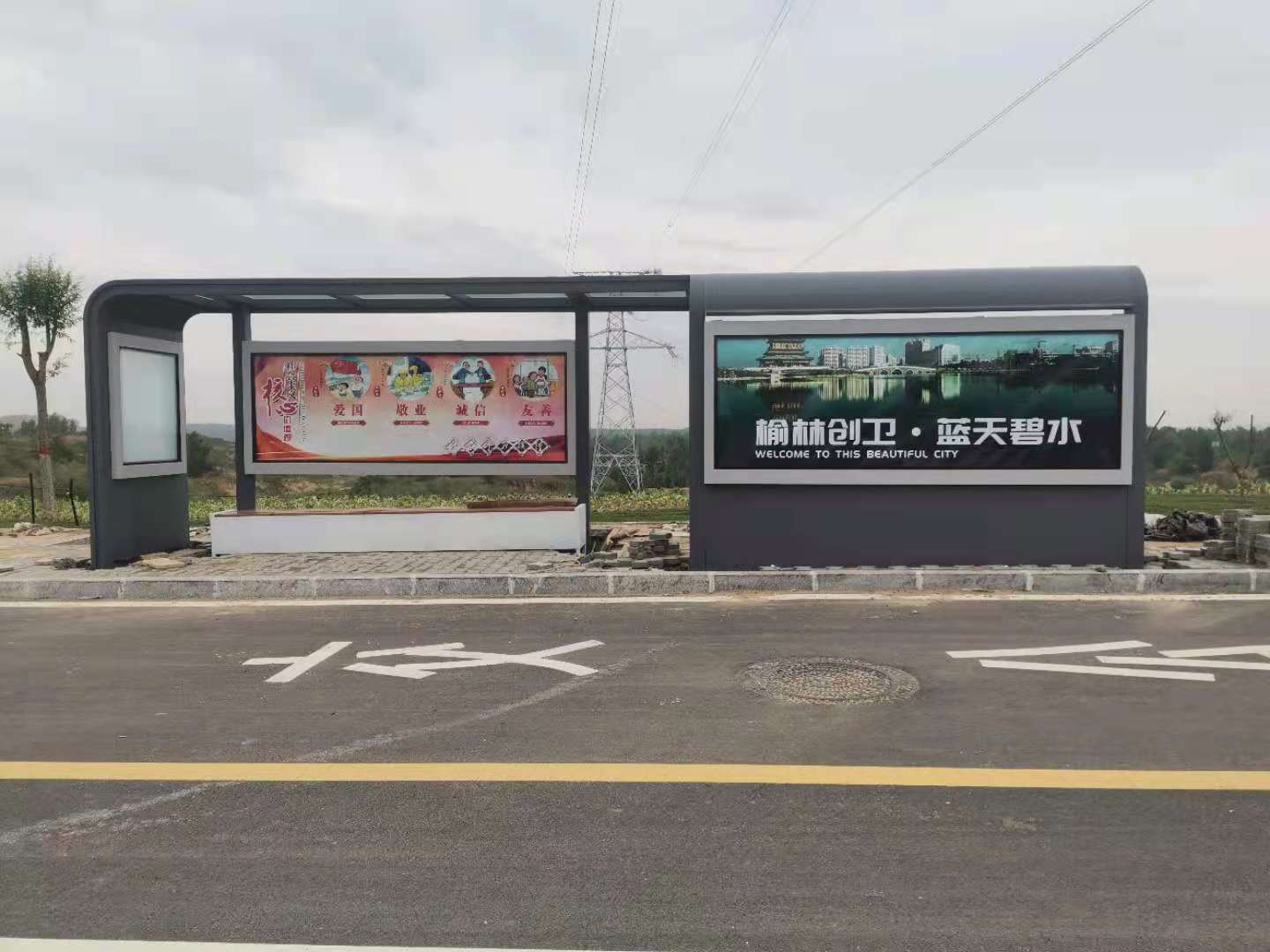 陜西榆林公交候車(chē)亭安裝完成