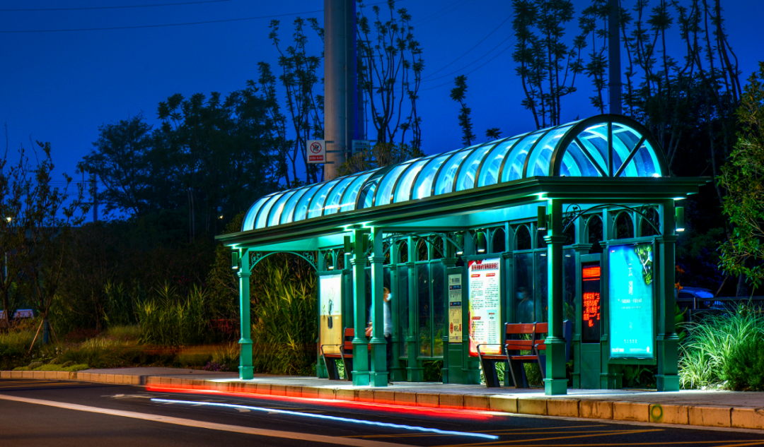 公交站臺(tái)，彭州生活一脈的“新面孔”亮相了！